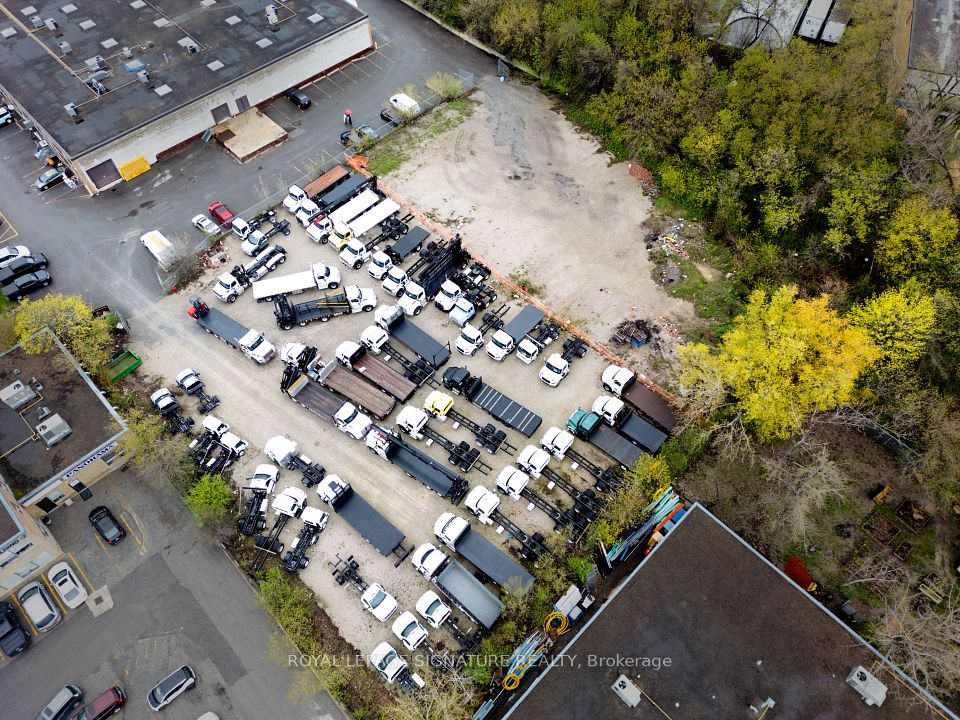 49 Cranfield Road, Toronto E03, ON M4B 3H3