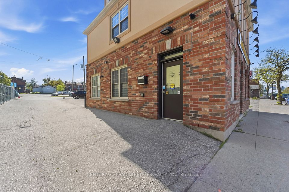 128 Brock Street N, Whitby, ON L1N 4H4