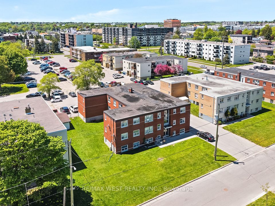 300 Montrave Avenue, Oshawa, ON L1J 4S2