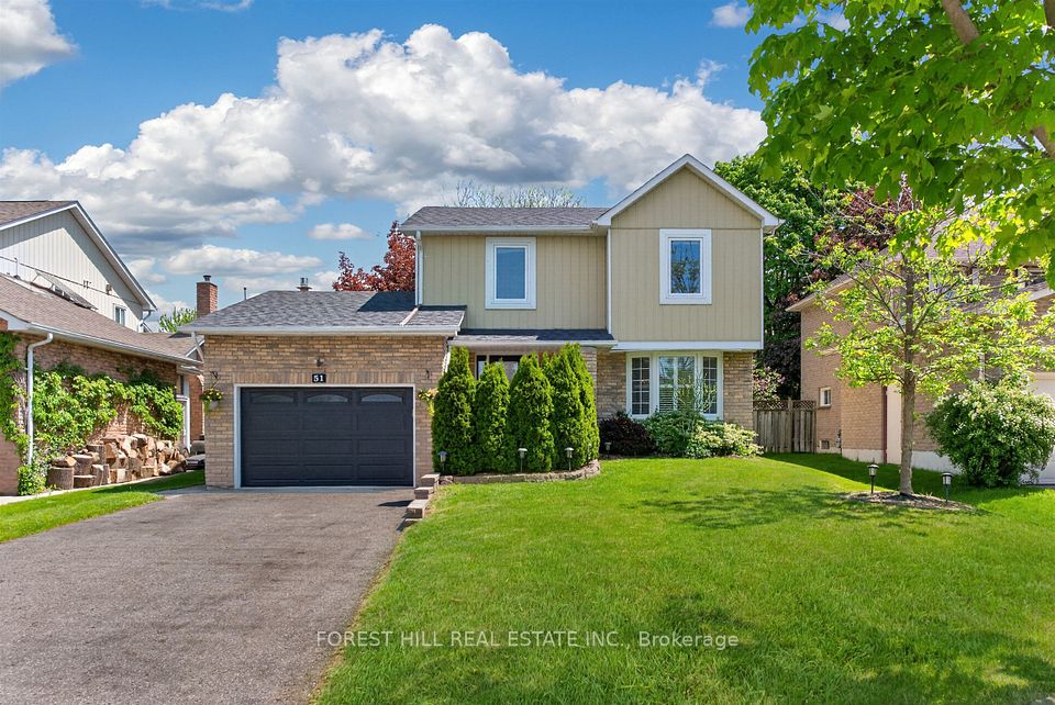 51 Winston Crescent, Whitby, ON L1N 6Y3