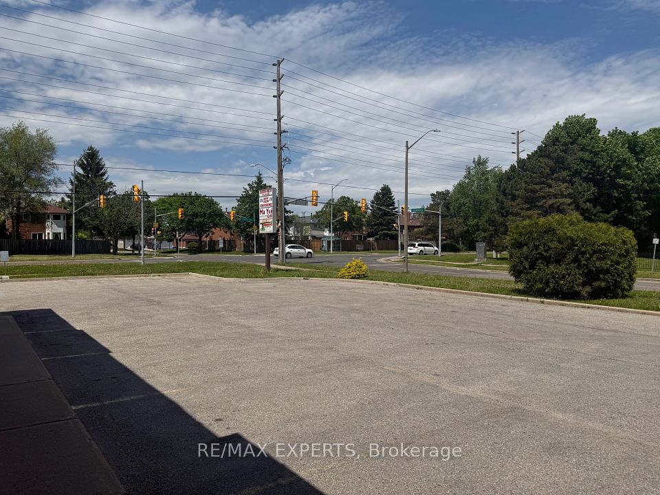 1980 Rosefield Road 1, Pickering, ON L1V 3M4