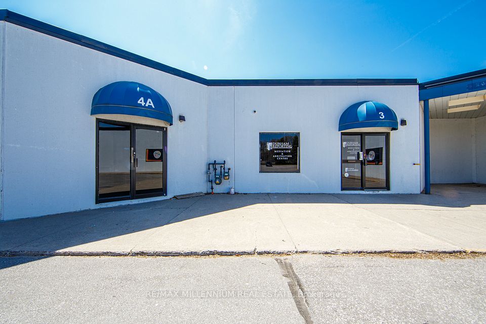 12 Stanley Court 3, Whitby, ON L1N 8P9