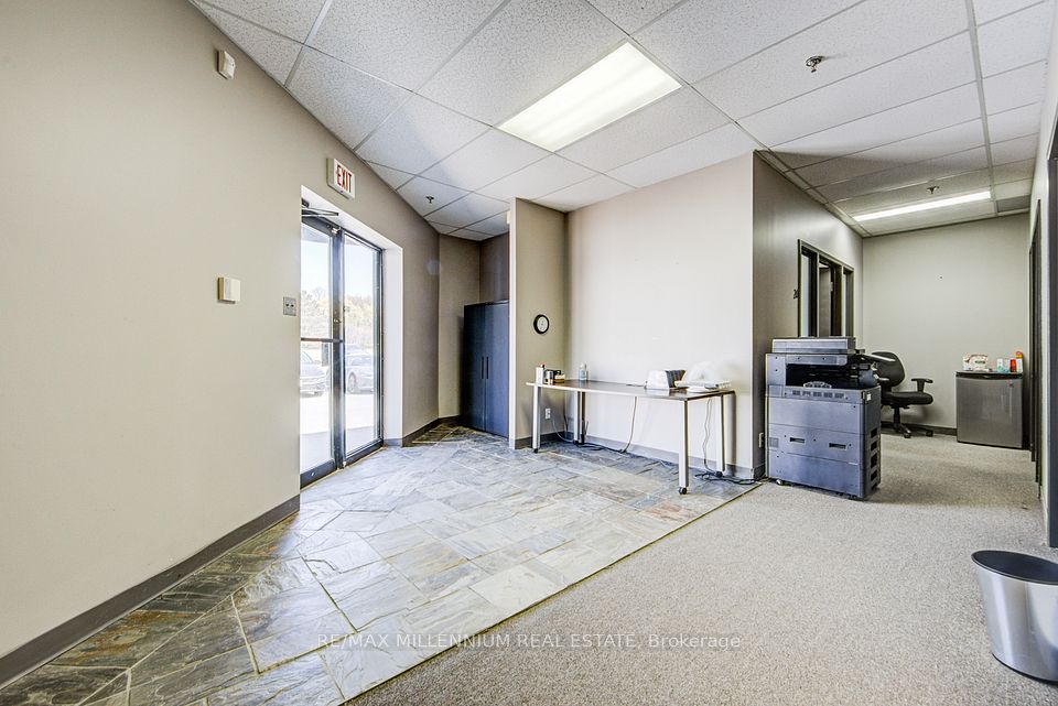12 Stanley Court 3, Whitby, ON L1N 8P9