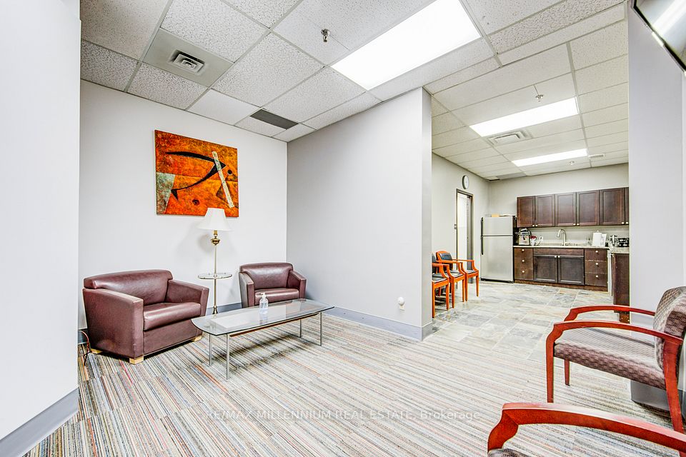 12 Stanley Court 4A, Whitby, ON L1N 8P9