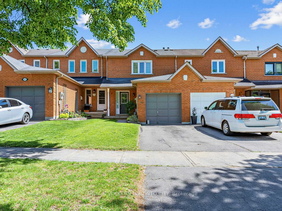 Att/Row/Townhouse at 15 Fulton Crescent, Whitby, ON L1R 2C8, Whitby