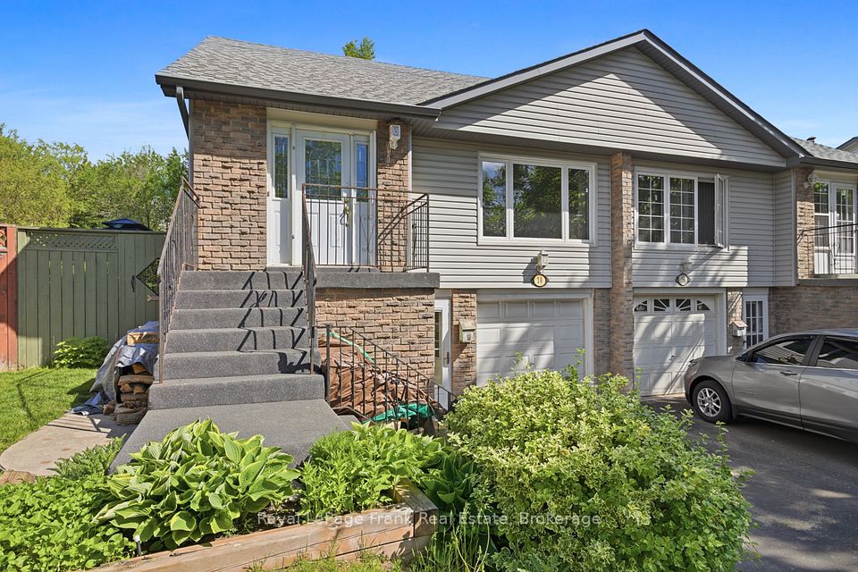 Semi-Detached  at 14 Beecroft Court, Whitby, ON L1P 1C7, Whitby