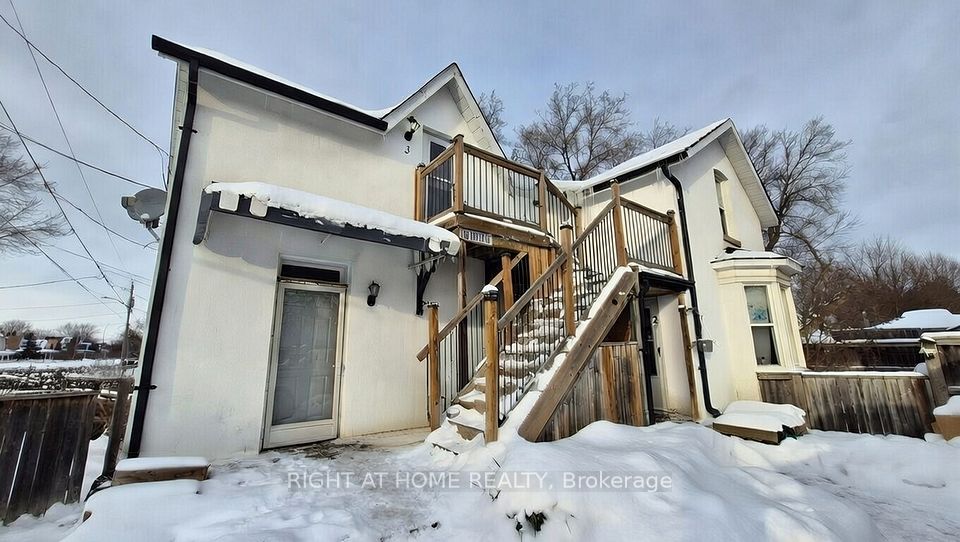 Triplex at 178 Adelaide Avenue E 3, Oshawa, ON L1G 1Z4, Oshawa