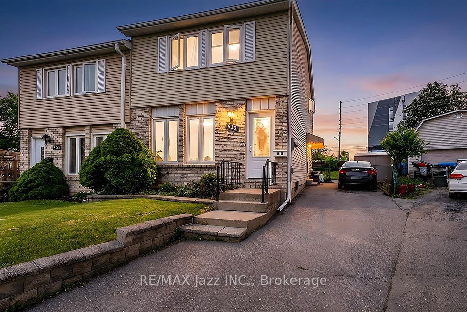 Semi-Detached at 810 Kilkenny Court, Oshawa, ON L1J 7B7, Oshawa