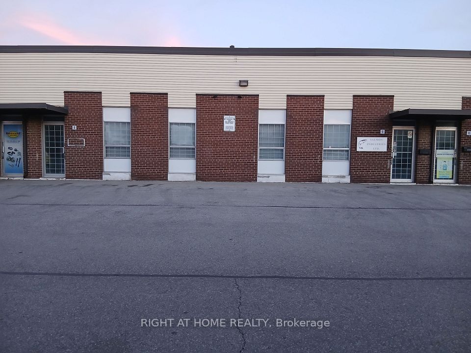 120 Midwest Road 8 & 9, Toronto E04, ON M1P 3B2