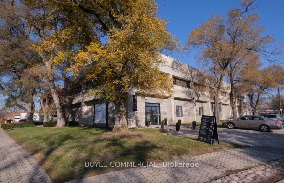 19 Waterman Avenue 204, Toronto E03, ON M4B 1Y2