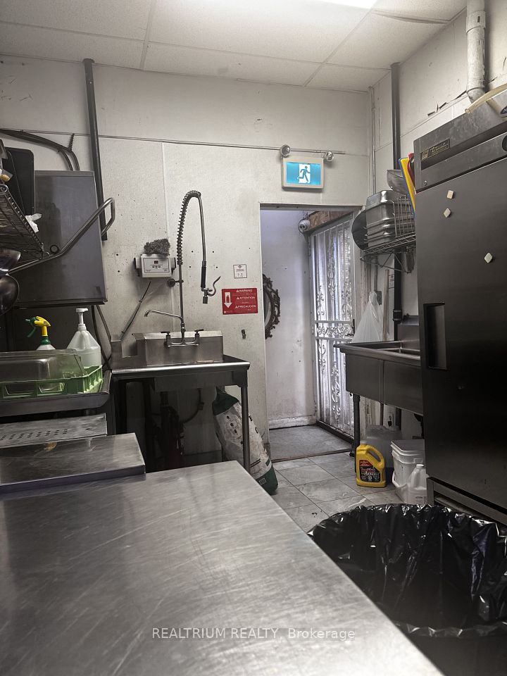 3254 Lawrence Avenue E, Toronto E09, ON M1H 1A4