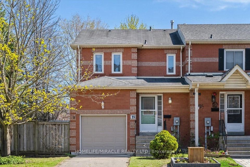Att/Row/Townhouse at 19 Wallace Drive, Whitby, ON L1N 9G9, Whitby