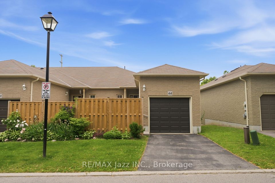 Condo Townhouse at 1111 Wilson Road N 44, Oshawa, ON L1G 8C2, Oshawa
