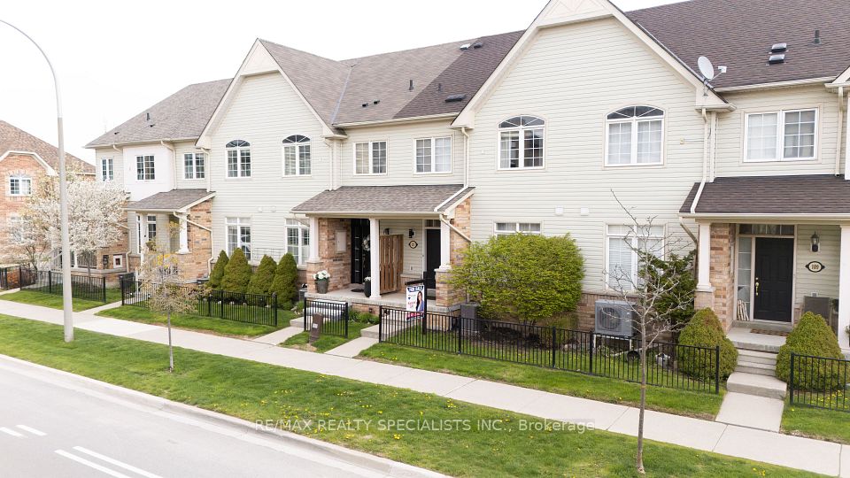 Att/Row/Townhouse at 111 Civic Centre Drive, Whitby, ON L1R 0C8, Whitby