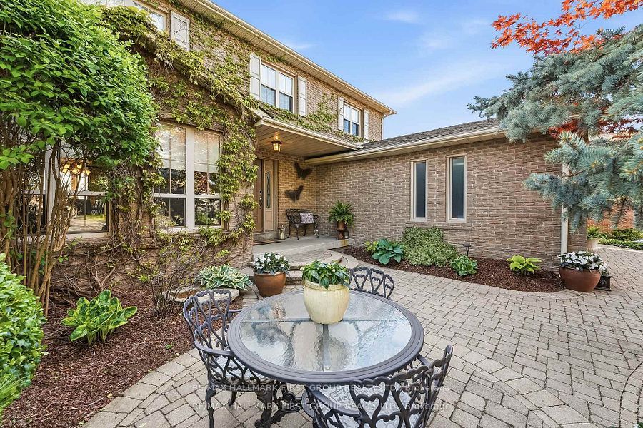 Detached at 14 Ormandy Court, Whitby, ON L1P 1E8, Whitby