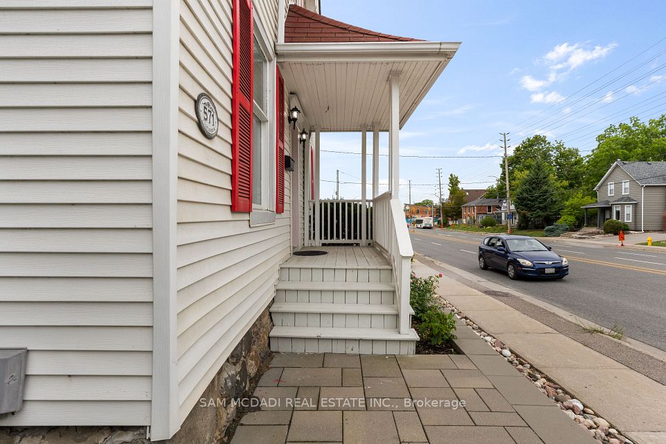 571 Kingston Road W, Ajax, ON L1S 6M1