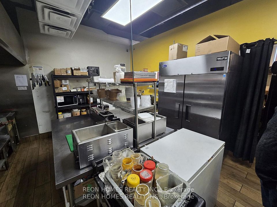 1960 Lawrence Avenue E 13, Toronto, ON M1R 2Z1