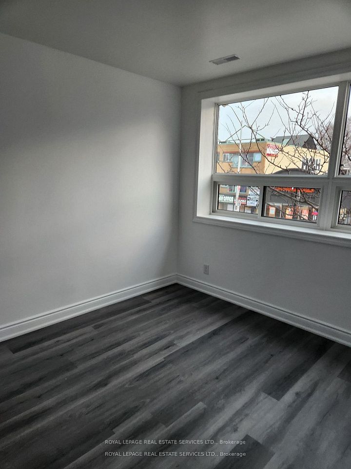 2820 Danforth Avenue 210, Toronto, ON M4C 1M1