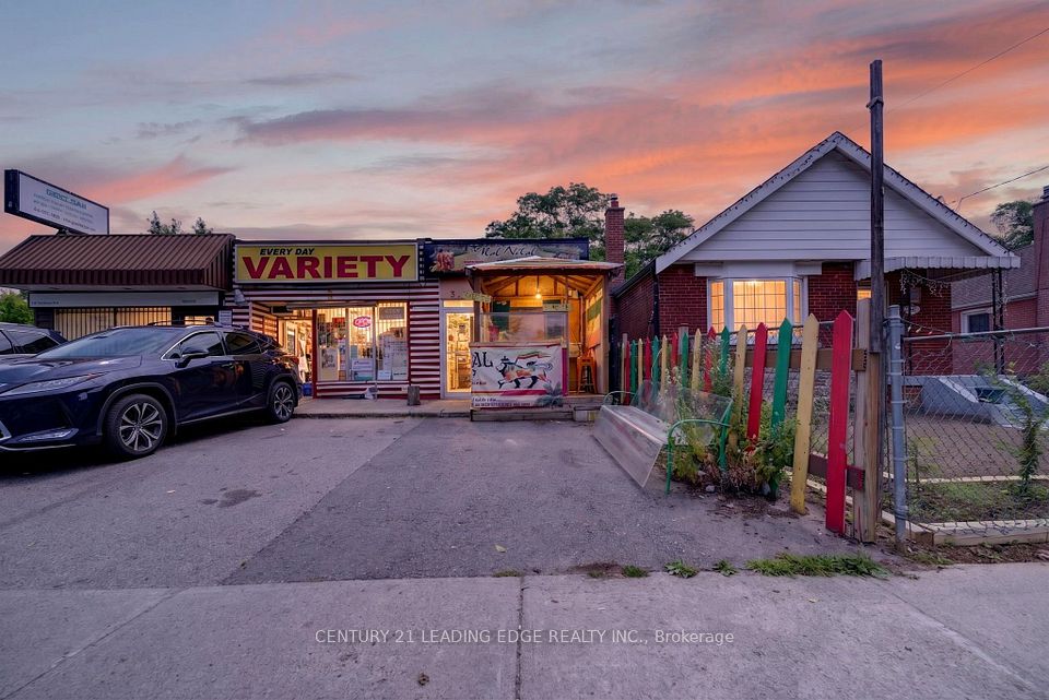 741 Pharmacy Avenue, Toronto, ON M1L 3J4