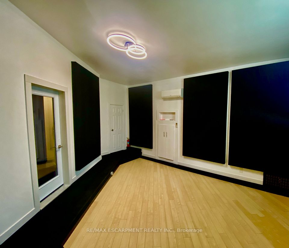 33 Villers Street, Toronto, ON M5A 1A9