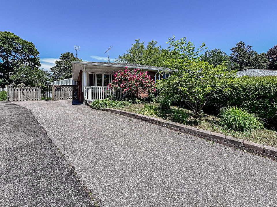 Semi-Detached at 1113 Valley Court, Oshawa, ON L1J 3M4, Oshawa