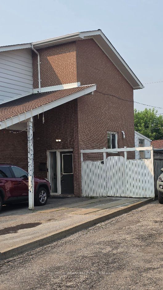 Semi-Detached at 888 Krosno Boulevard, Pickering, ON L1W 1H4, Pickering