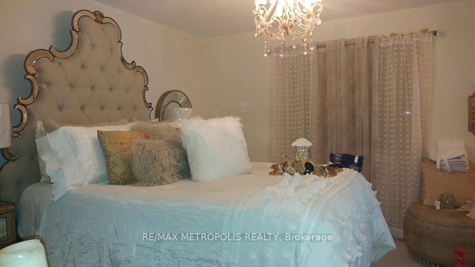 Att/Row/Townhouse at 2757 William Jackson Drive, Pickering, ON L1X 0C1, Pickering