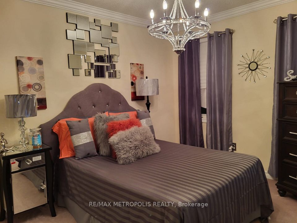 Att/Row/Townhouse at 2757 William Jackson Drive 2nd Bedroom, Pickering, ON L1X 0C1, Pickering