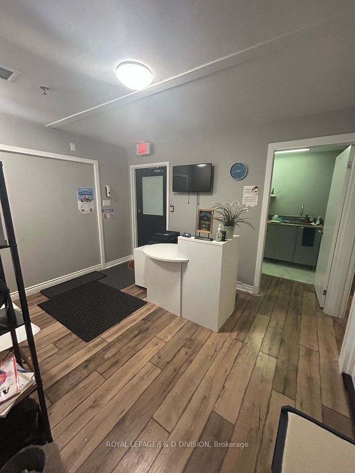 101 Mary Street W 302, Whitby, ON L1N 2R4