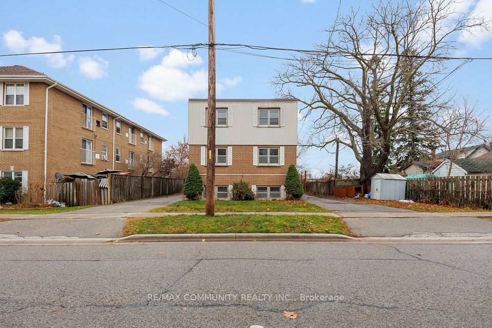 Condo Apartment at 383 Buena Vista Avenue Unit 3, Oshawa, ON L1J 2M6, Oshawa