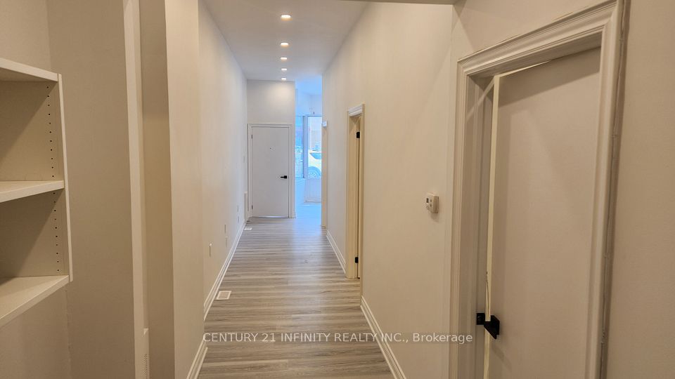 136 Simcoe Street S, Oshawa, ON L1H 4G9
