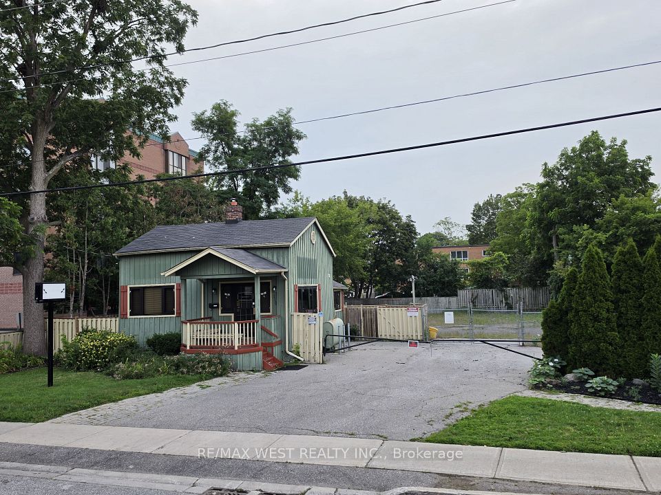119 Ash Street, Whitby, ON L1N 4B1