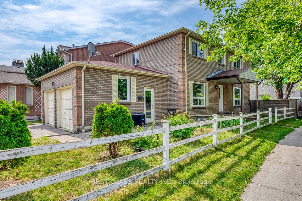 27 Alton Towers Circle, Toronto, ON M1V 3T2 at 27 Alton Towers Circle, Toronto, ON M1V 3T2, Toronto E07, ON, M1V 3T2