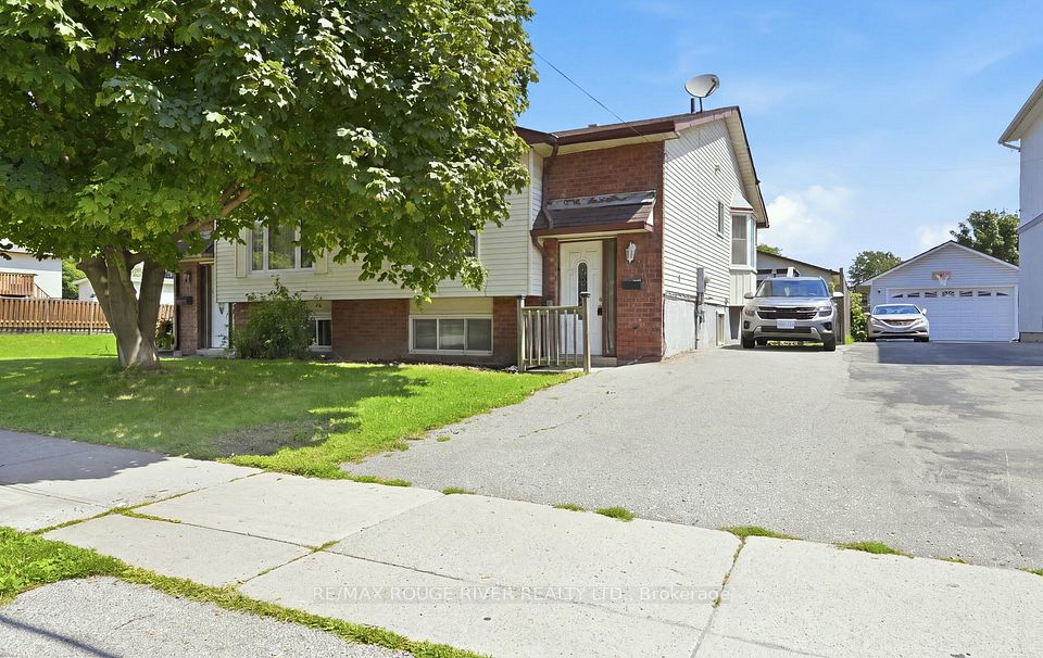 Semi-Detached at 923 Glen Street, Oshawa, ON L1J 3T9, Oshawa