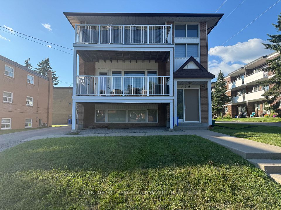Triplex at 706 Dunlop Street W 3, Whitby, ON L1N 1V5, Whitby