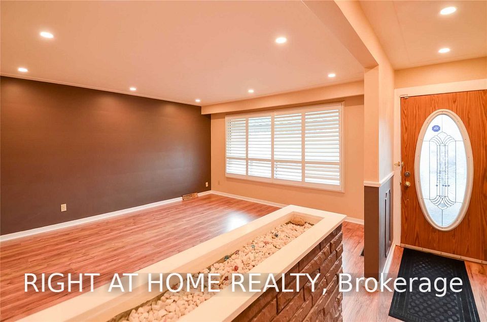 Detached at 915 Athol Street, Whitby, ON L1N 4A3, Whitby