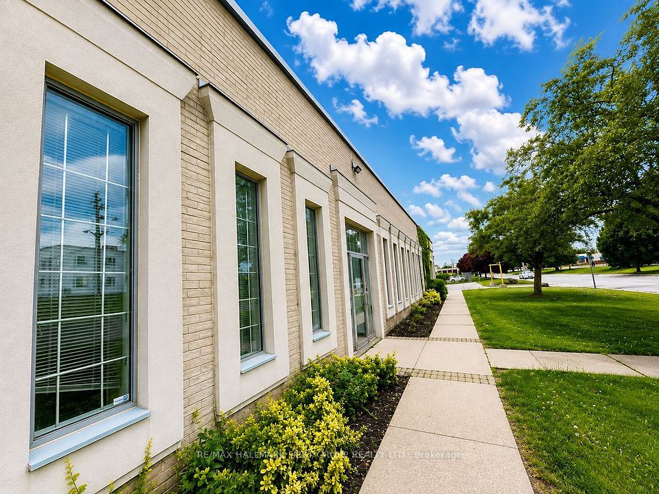 126 Commercial Avenue 5, Ajax, ON L1S 2H5