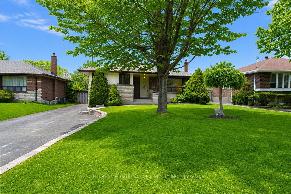 Detached at 586 Central Park Boulevard N, Oshawa, ON L1G 6A4, Oshawa
