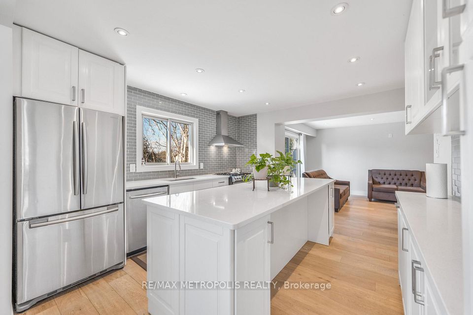 Detached at 57 Calder Crescent Main, Whitby, ON L1N 6M2, Whitby
