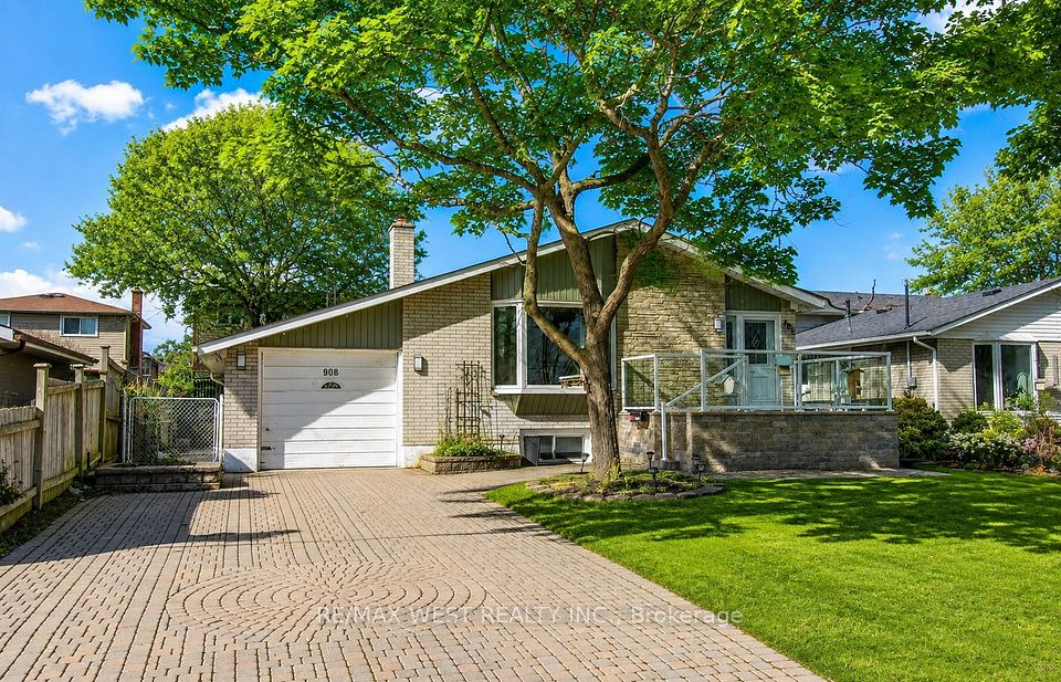 Detached at 908 Lynx Avenue, Pickering, ON L1W 2K7, Pickering