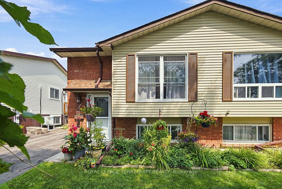 224 Medina Court, Oshawa, ON L1J 7E1 at 224 Medina Court, Oshawa, ON L1J 7E1, Oshawa, ON, L1J 7E1
