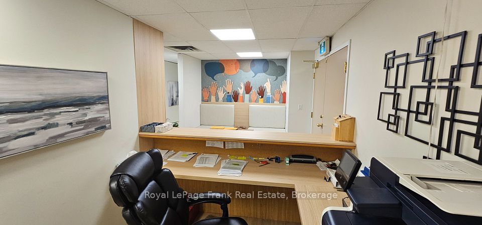 200 Bond Street W 207, Oshawa, ON L1J 2L7