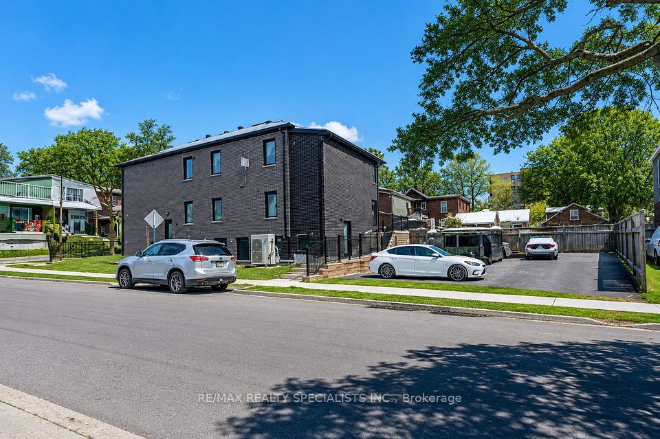 1659 Gerrard Street E, Toronto, ON M4L 2A9