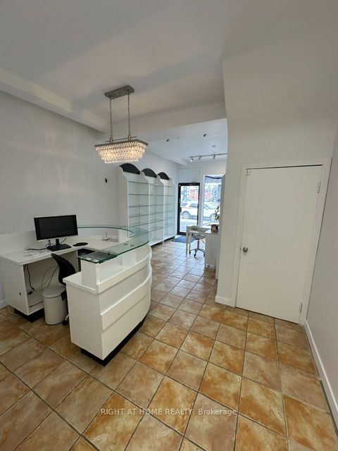 2400 Kingston Road, Toronto, ON M1N 1V2