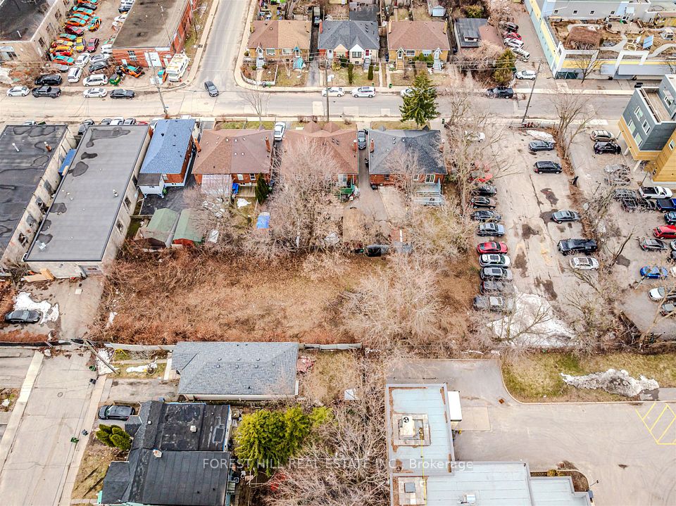39 Thora Avenue, Toronto, ON M1L 2P7