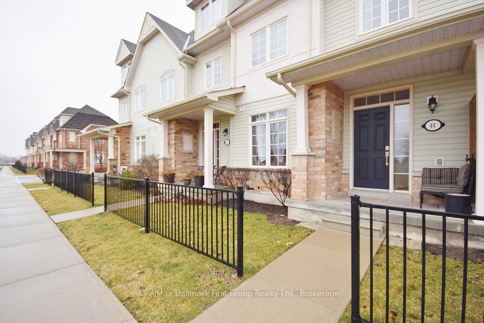 Att/Row/Townhouse at 44 Wicker Park Way, Whitby, ON L1R 0E1, Whitby