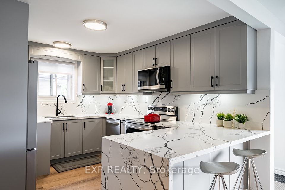 Semi-Detached  at 870 Modlin Road, Pickering, ON L1W 1V7, Pickering