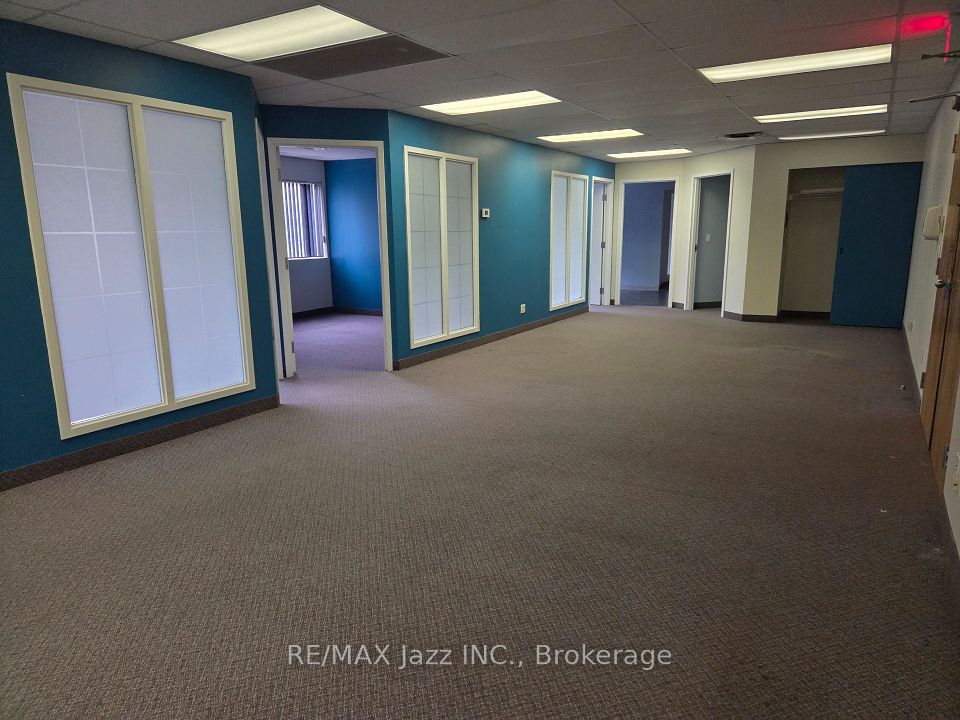 633 King Street E 202, Oshawa, ON L1H 1G3