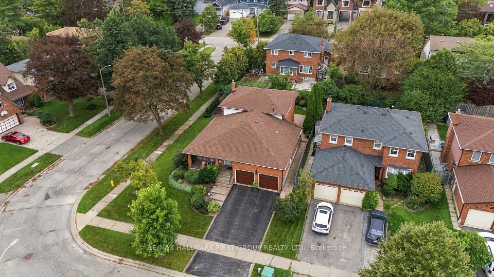 520 McLeod Crescent, Pickering, ON L1W 3M5 at 520 McLeod Crescent, Pickering, ON L1W 3M5, Pickering, ON, L1W 3M5