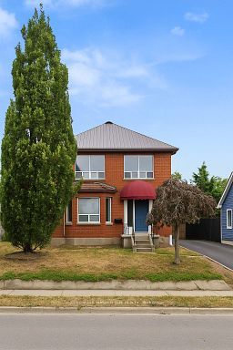 Detached at 220 Bloor Street W Main, Oshawa, ON L1J 1P8, Oshawa